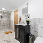 Апартаменты Luxury Lower-level One Bed Лидс