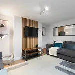 Luxury Lower-level One Bed Апартаменты Лидс