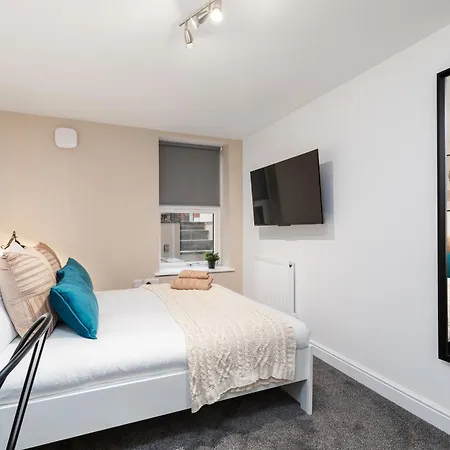 Luxury Lower-level One Bed Apartment