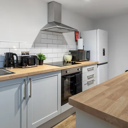 Luxury Lower-level One Bed Apartment Leeds (West Yorkshire)