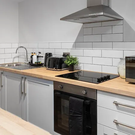 Luxury Lower-level One Bed Leeds (West Yorkshire)