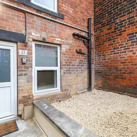 Luxury Lower-level One Bed Apartment