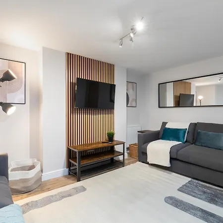 Luxury Lower-level One Bed Apartment Leeds (West Yorkshire)
