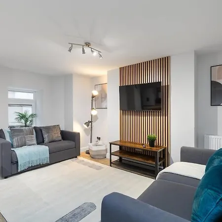 Luxury Lower-level One Bed Apartment *