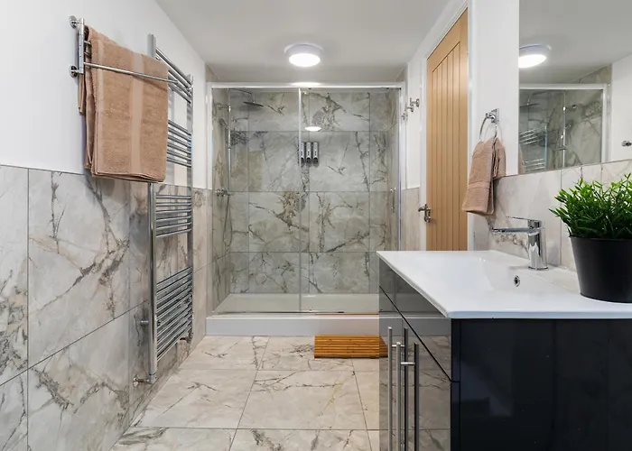 Luxury Lower-level One Bed Appartement *