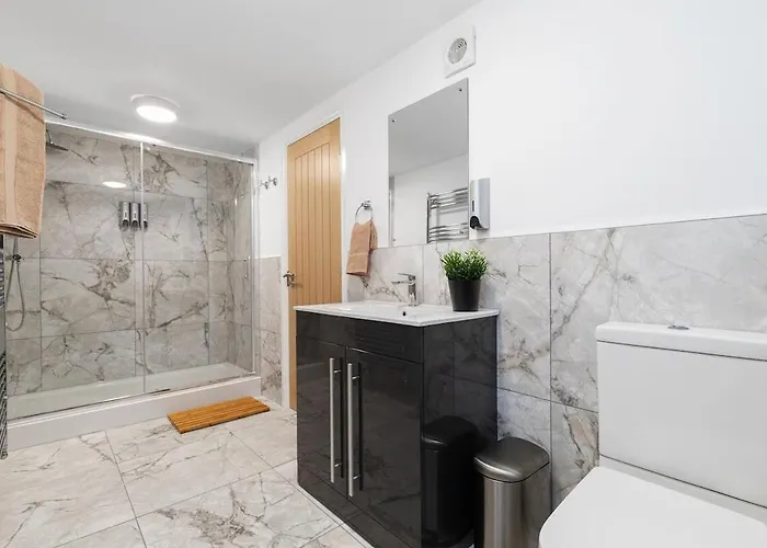 Luxury Lower-level One Bed Appartement *