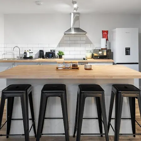 דירה Luxury Lower-level One Bed לידס